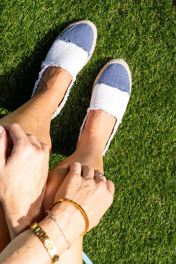 PATRICIA GREEN - MAUI SLIP ON COLOR BLOCK ESPADRILLE - SIZE 6 - WHITE/DENIM