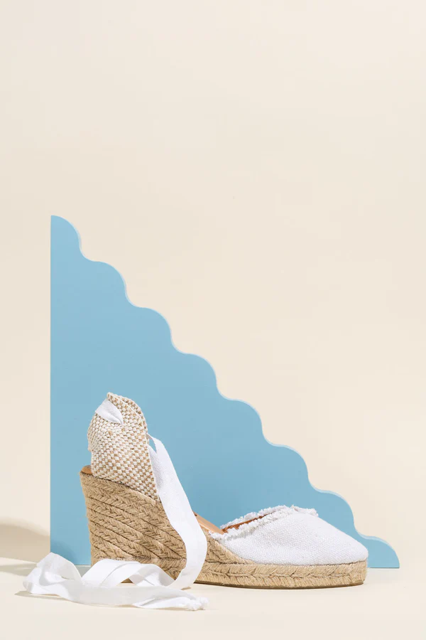 PATRICIA GREEN - GWEN FRAYED CLOSED TOE LACE UP ESPADRILLE - SIZE 7 - WHITE