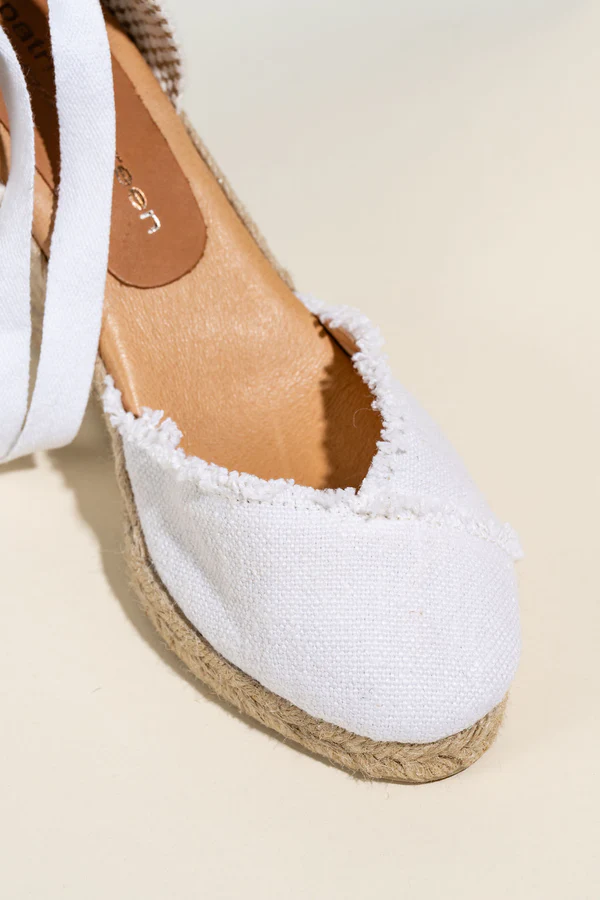 PATRICIA GREEN - GWEN FRAYED CLOSED TOE LACE UP ESPADRILLE - SIZE 7 - WHITE