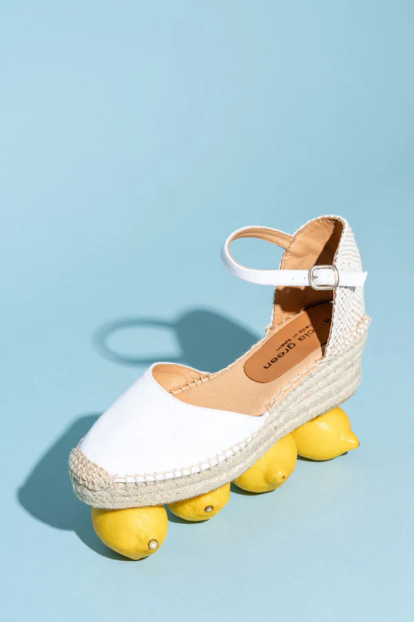 PATRICIA GREEN - LEON CLOSED TOE ESPADRILLE WITH BUCKLE STRAP - SIZE 7 - WHITE