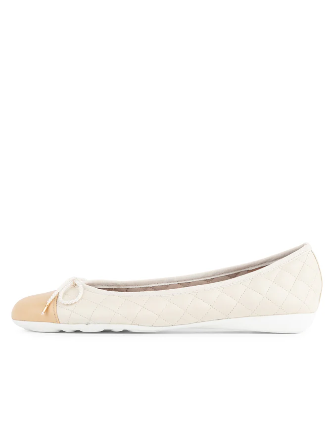 PAUL MAYER - BEST QUILTED LEATHER BALLET FLAT - SIZE 11 - BONE/BEIGE