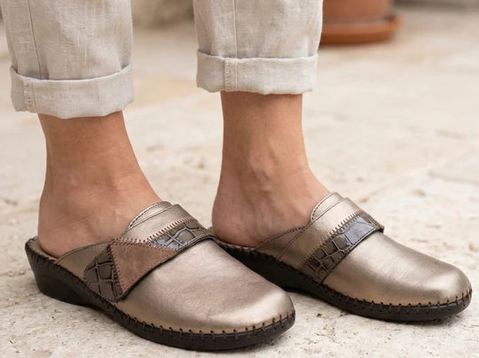 La Plume - Santori Anatomical Italian Leather Clog