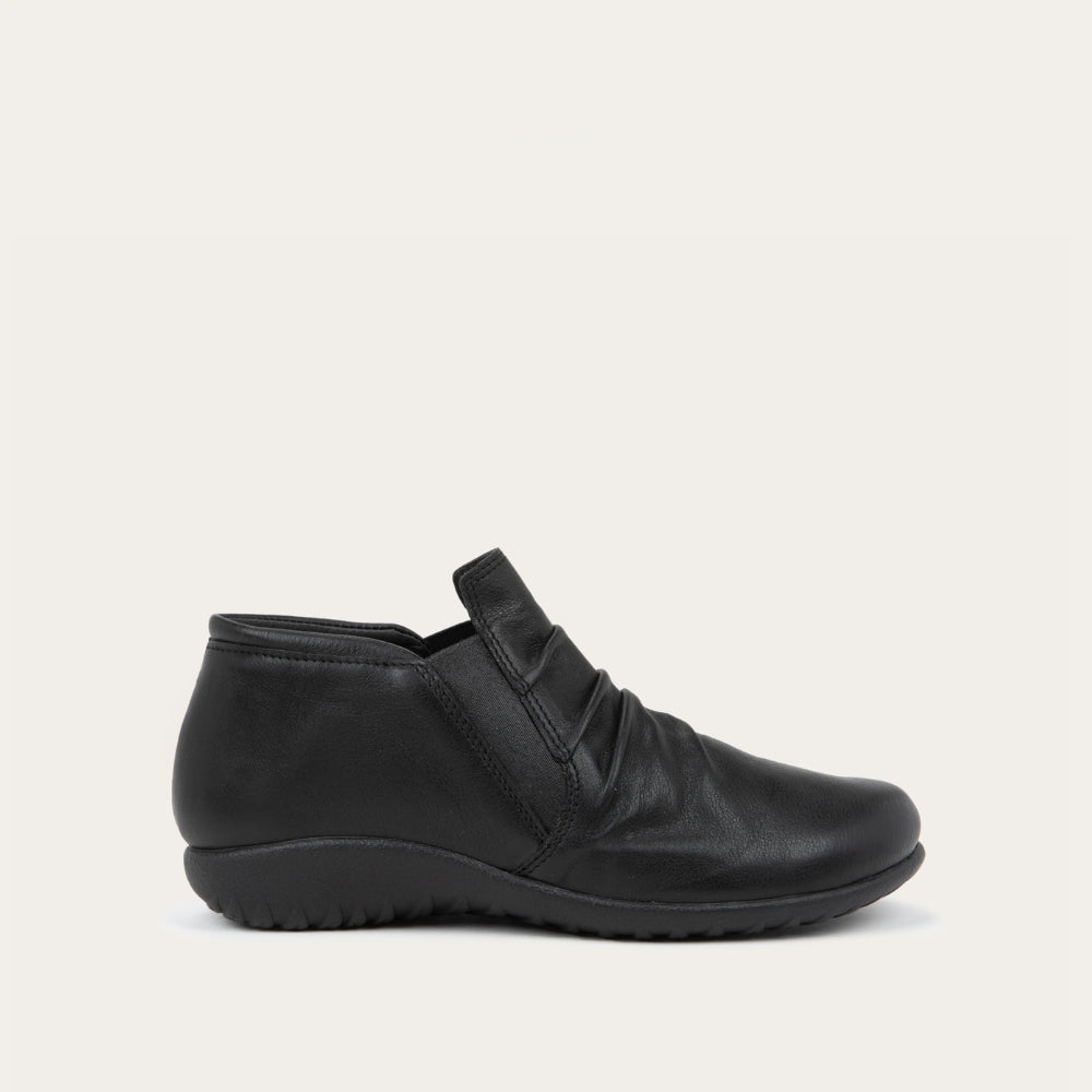Terehu in Water Resistant Black Lthr, product view 1