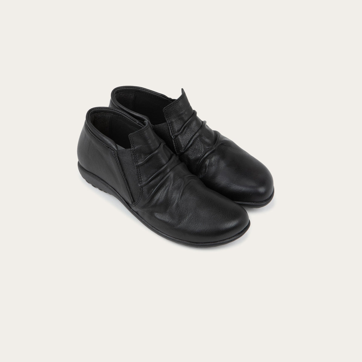 Terehu in Water Resistant Black Lthr, product view 5