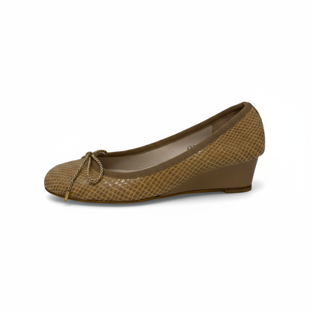 PAUL MAYER - NOBLE LEATHER WEDGE - SIZE 6.5 - VIPA SUEDE NATURAL