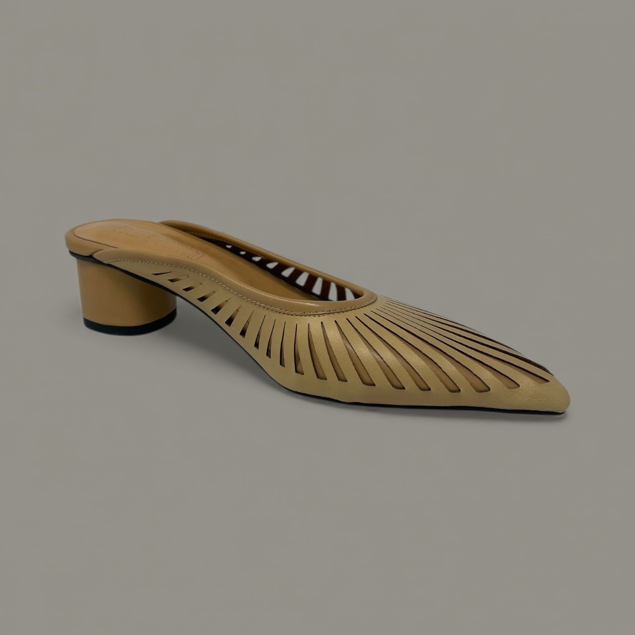 FRENCH COMFORT - ALISA  - SIZE 10 - BEIGE