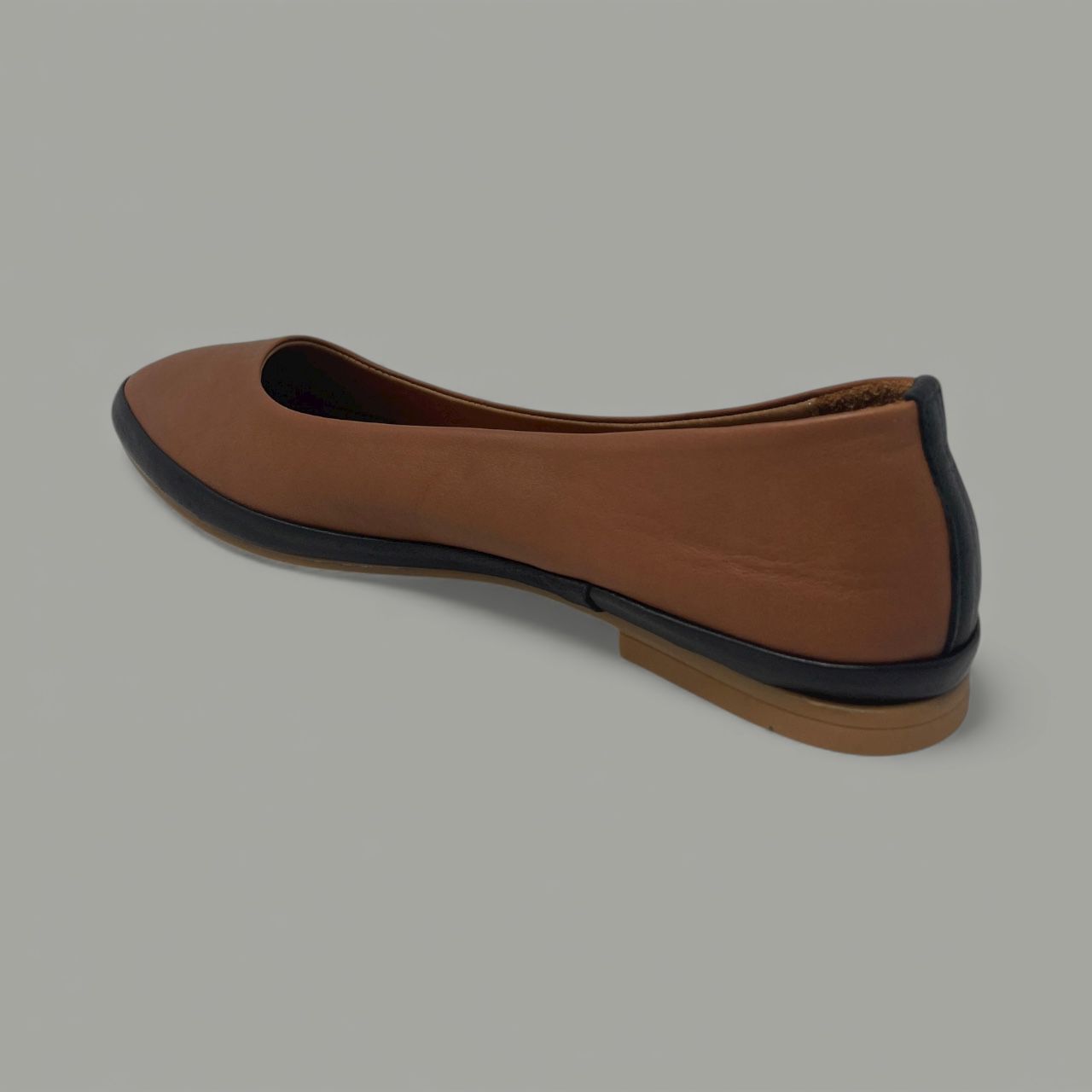 BONAVI - VIVIAN POINTED FLAT- SIZE 39 - BLACK TAN