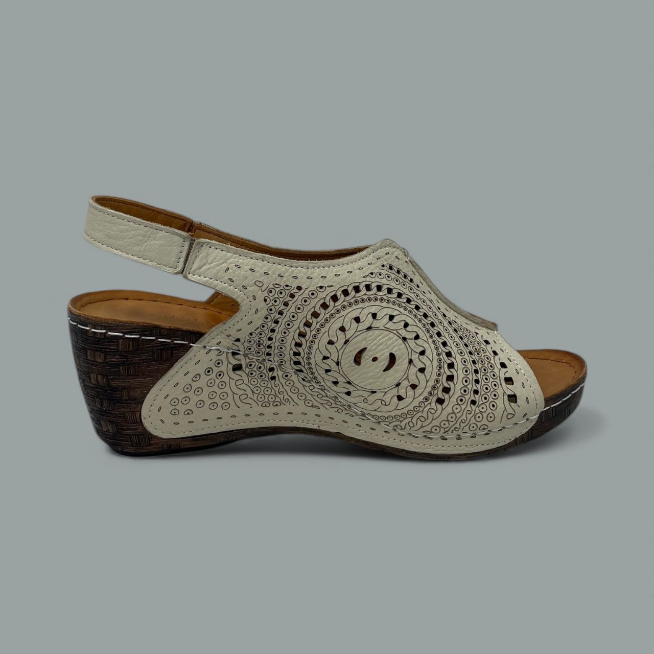 LA PINTA - ARTISAN COMFORT WEDGE - SIZE 36 - BEIGE