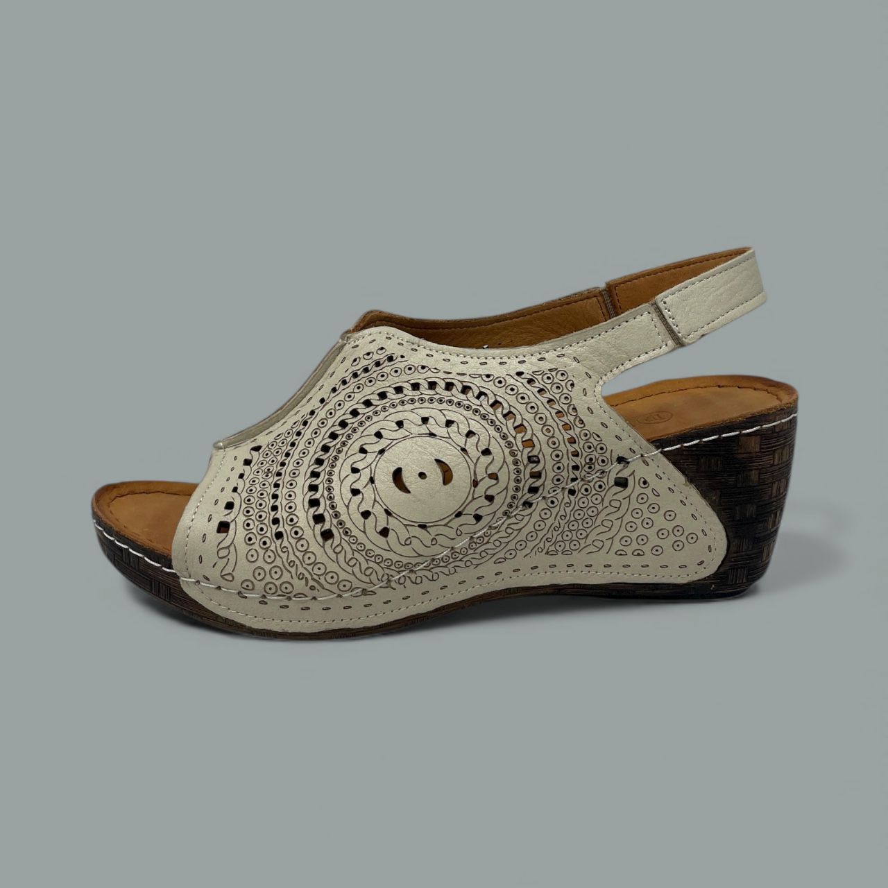LA PINTA - ARTISAN COMFORT WEDGE - SIZE 36 - BEIGE