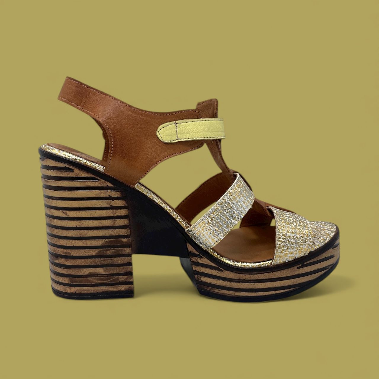 LA PINTA - T-STRAP PLATFORM - SIZE 39 - GOLD TAN