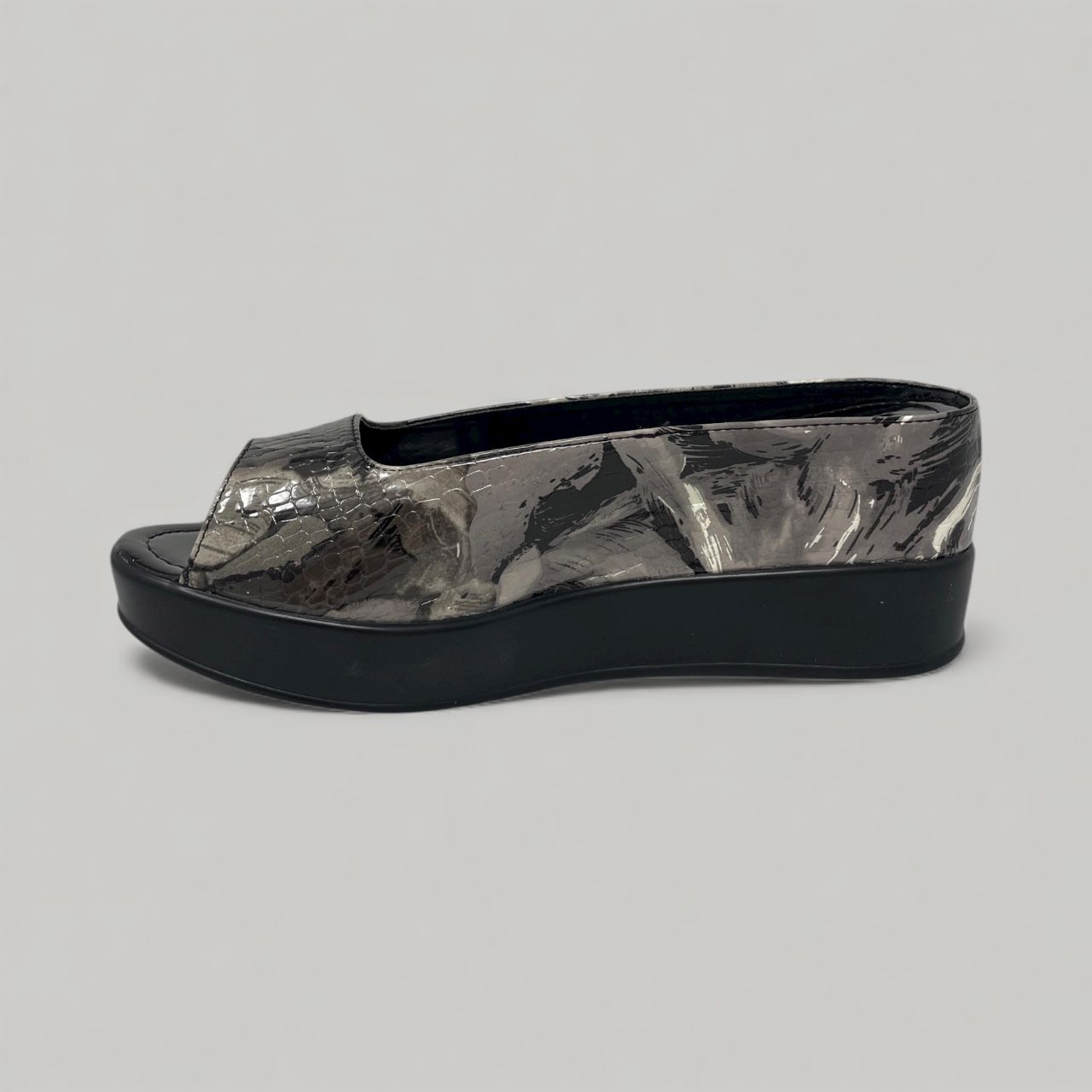HELEN'S HEART – METALLIC PLATFORM SLIDE - SIZE 9 - PEWTER METALLIC