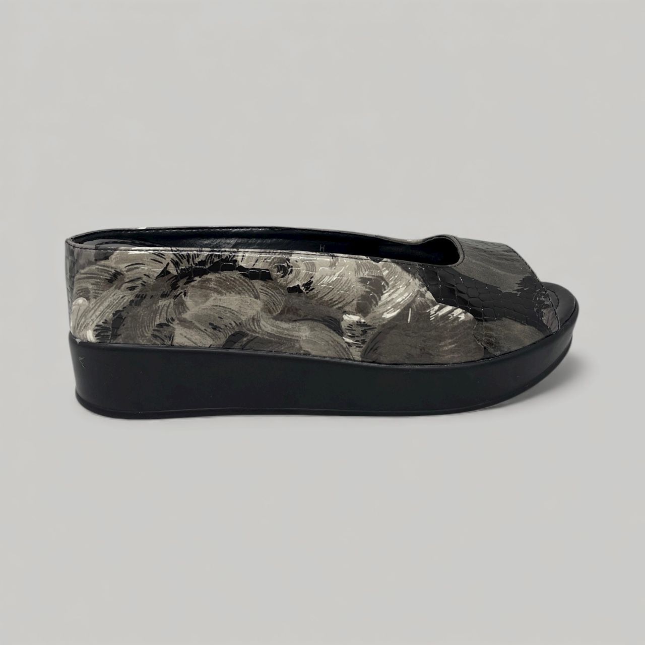 HELEN'S HEART – METALLIC PLATFORM SLIDE - SIZE 9 - PEWTER METALLIC