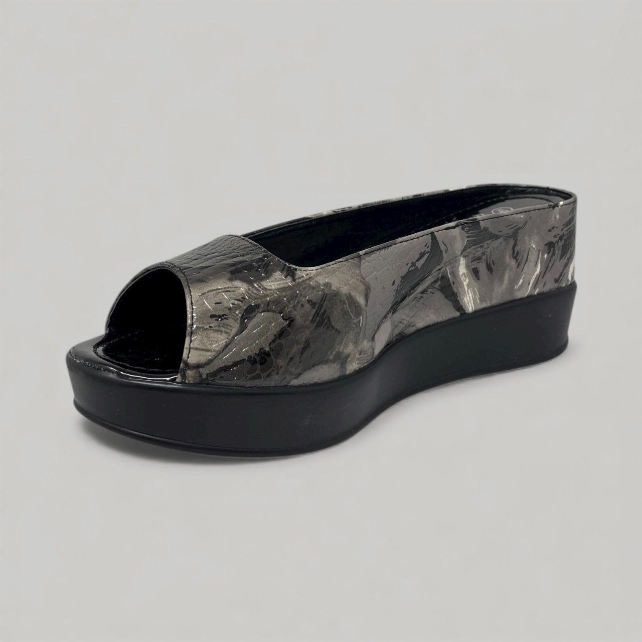 HELEN'S HEART – METALLIC PLATFORM SLIDE - SIZE 9 - PEWTER METALLIC