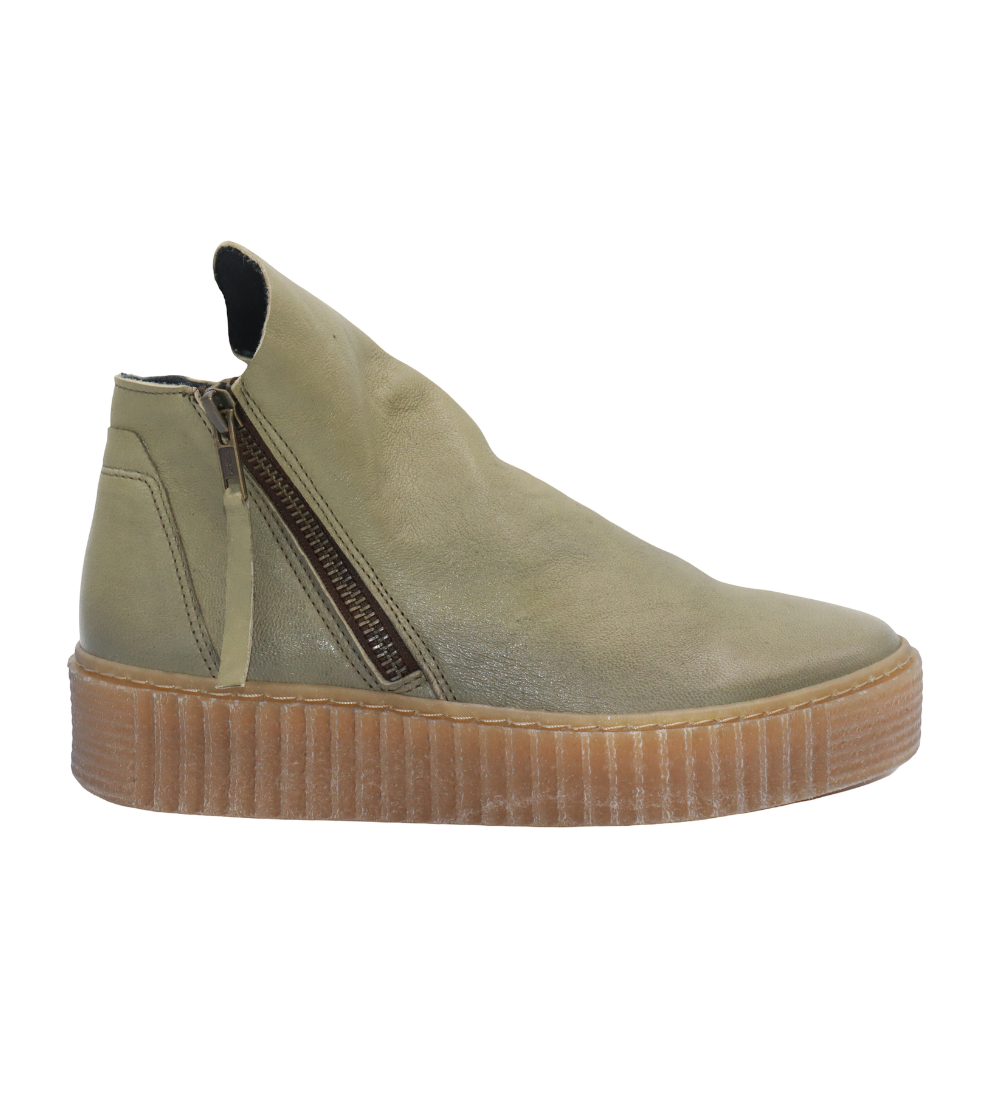 Eric Michael Zelda in Light Green — view 3